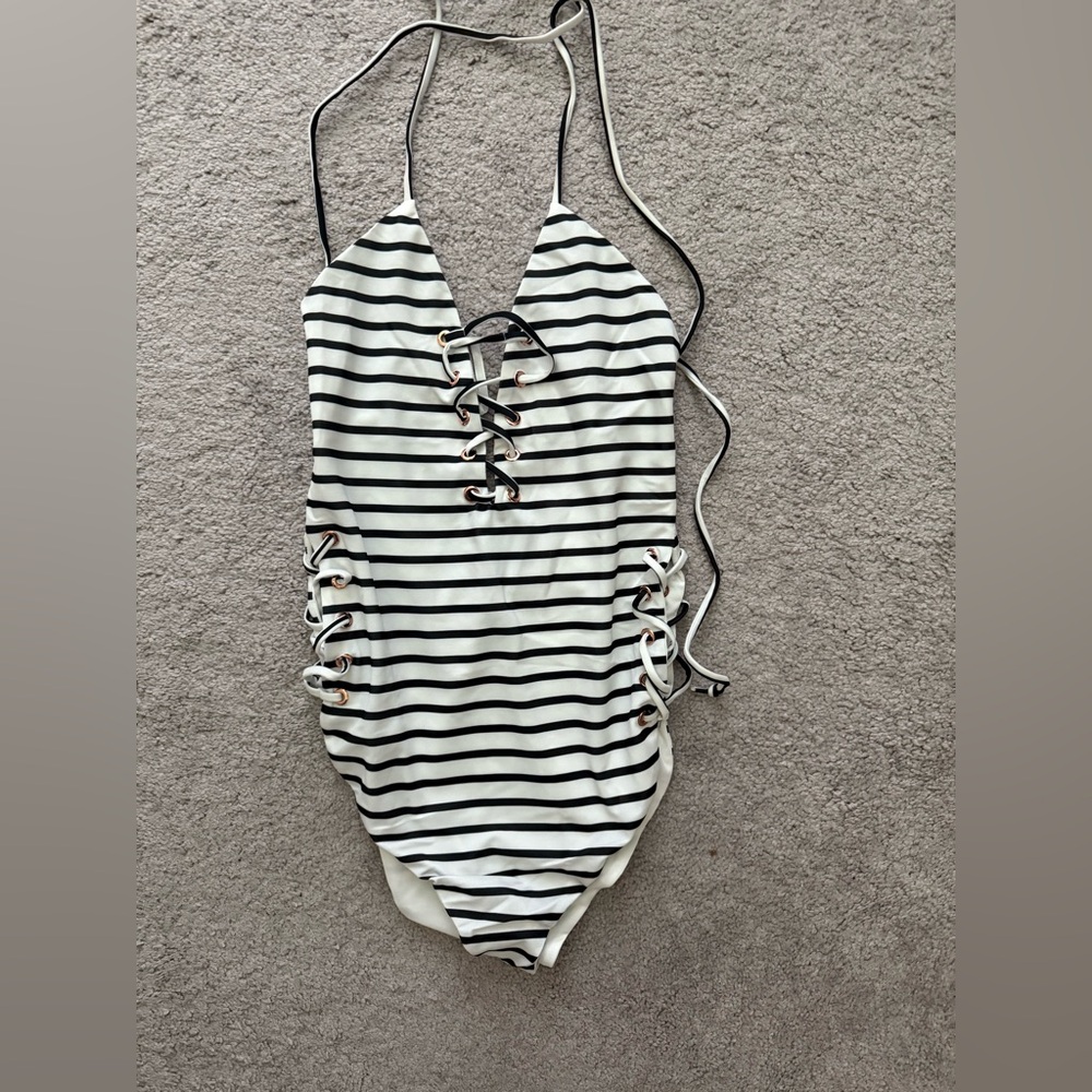 FashionNova Santa Cruz swimsuit